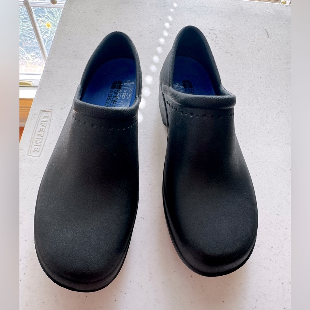 Shoes for Crews NWOB Black work Clogs, W9, Non-slip, Waterproof